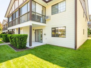 Photo 3: 69 32718 GARIBALDI Drive in Abbotsford: Abbotsford West Townhouse for sale in "Fircrest" : MLS®# R2786616