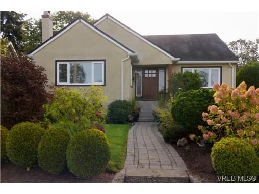 Main Photo: 3721 Winston Cres in VICTORIA: SE Quadra House for sale (Saanich East)  : MLS®# 712484