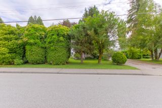 Photo 3: 8080 HUNTER Street in Burnaby: Government Road House for sale in "GOVERNMENT ROAD" (Burnaby North)  : MLS®# R2638398