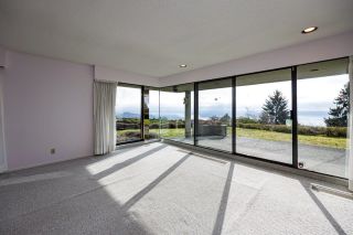 Photo 2: 14 2238 FOLKESTONE Way in West Vancouver: Panorama Village Condo for sale in "Panorama Gardens" : MLS®# R2878143
