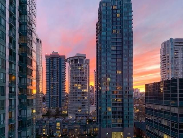 Main Photo: 1706 1238 MELVILLE Street in Vancouver: Coal Harbour Condo for sale in "POINTE CLAIRE COAL HARBOUR" (Vancouver West)  : MLS®# R2709809