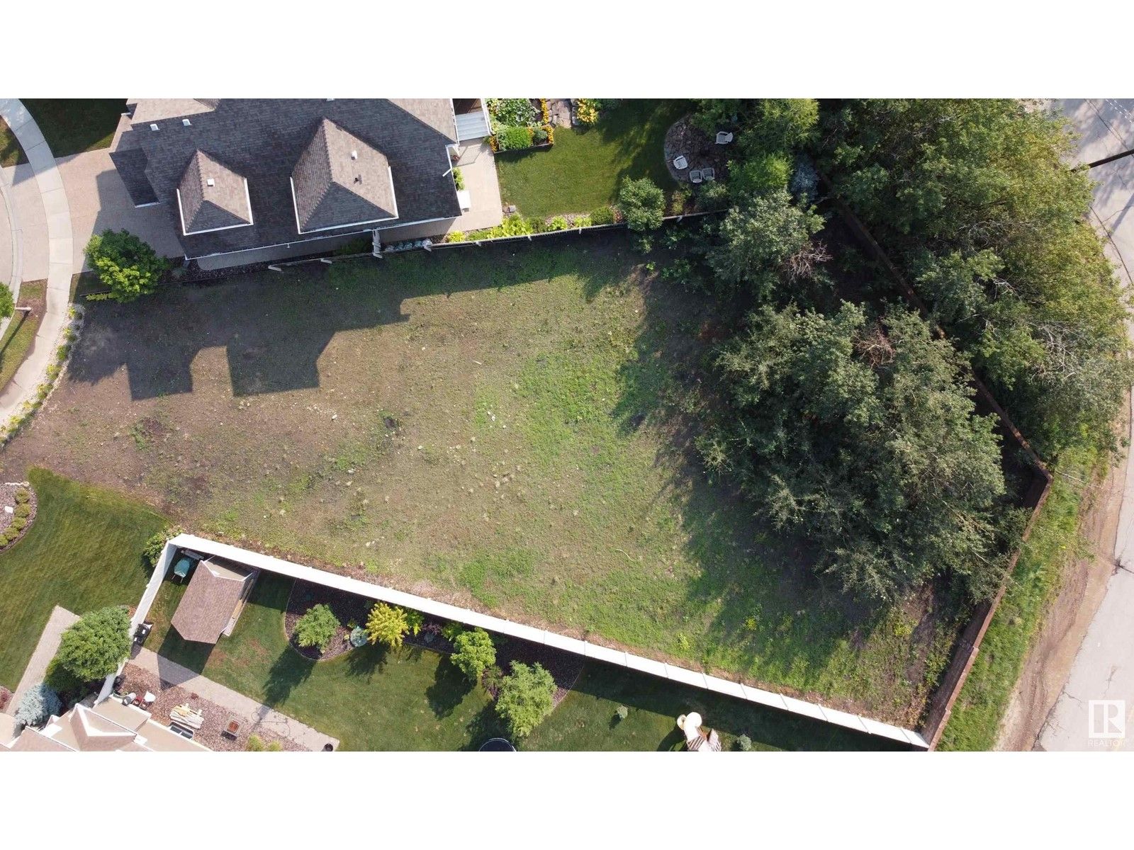 Main Photo: 2530 CAMERON RAVINE LD NW in Edmonton: Vacant Land for sale : MLS®# E4352228