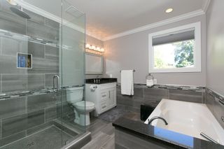 Photo 8: Kelowna- Home For Sale - Lake- Lower Mission, Renovated