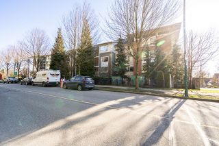 Photo 4: 418 6888 SOUTHPOINT Drive in Burnaby: South Slope Condo for sale in "CORTINA" (Burnaby South)  : MLS®# R2753688
