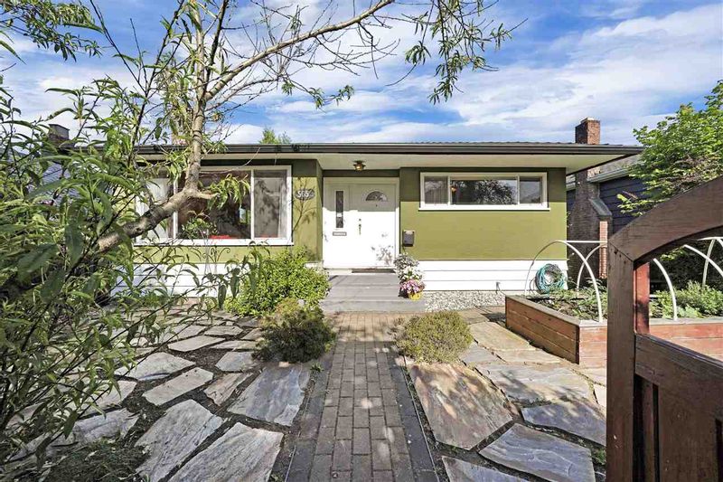 FEATURED LISTING: 5652 CHESTER Street Vancouver