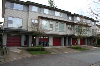 Photo 1: 7 6033 168 Street in Surrey: Cloverdale BC Townhouse for sale in "CHESTNUT" (Cloverdale)  : MLS®# R2352731