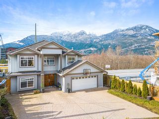 Photo 3: 38139 HARBOUR VIEW Place in Squamish: Hospital Hill House for sale : MLS®# R2858795