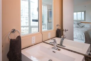 Photo 12: 701 555 JERVIS Street in Vancouver: Coal Harbour Condo for sale in "HARBOURSIDE PARK" (Vancouver West)  : MLS®# R2255524