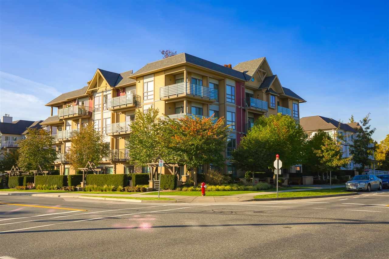 Main Photo: 402 5811 177B STREET in : Cloverdale BC Condo for sale : MLS®# R2413860