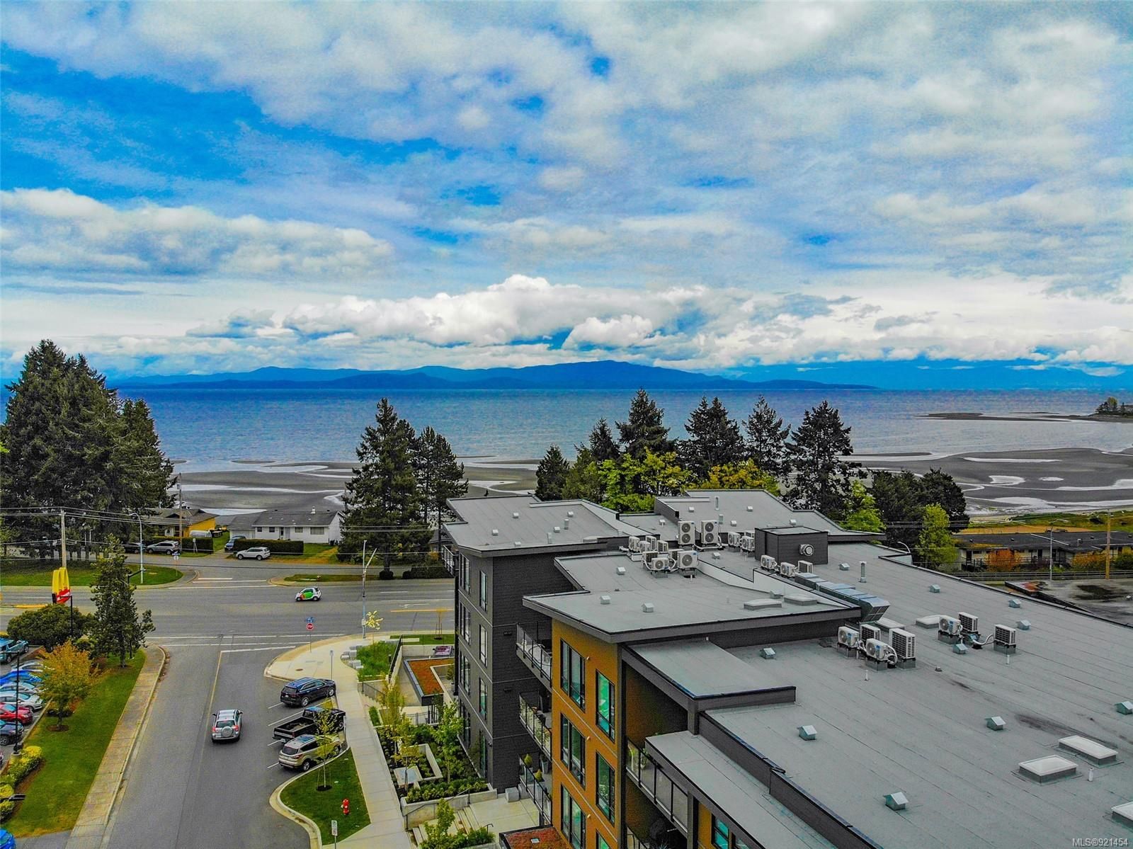Main Photo: 203 100 Lombardy St in Parksville: PQ Parksville Condo for sale (Parksville/Qualicum)  : MLS®# 921454
