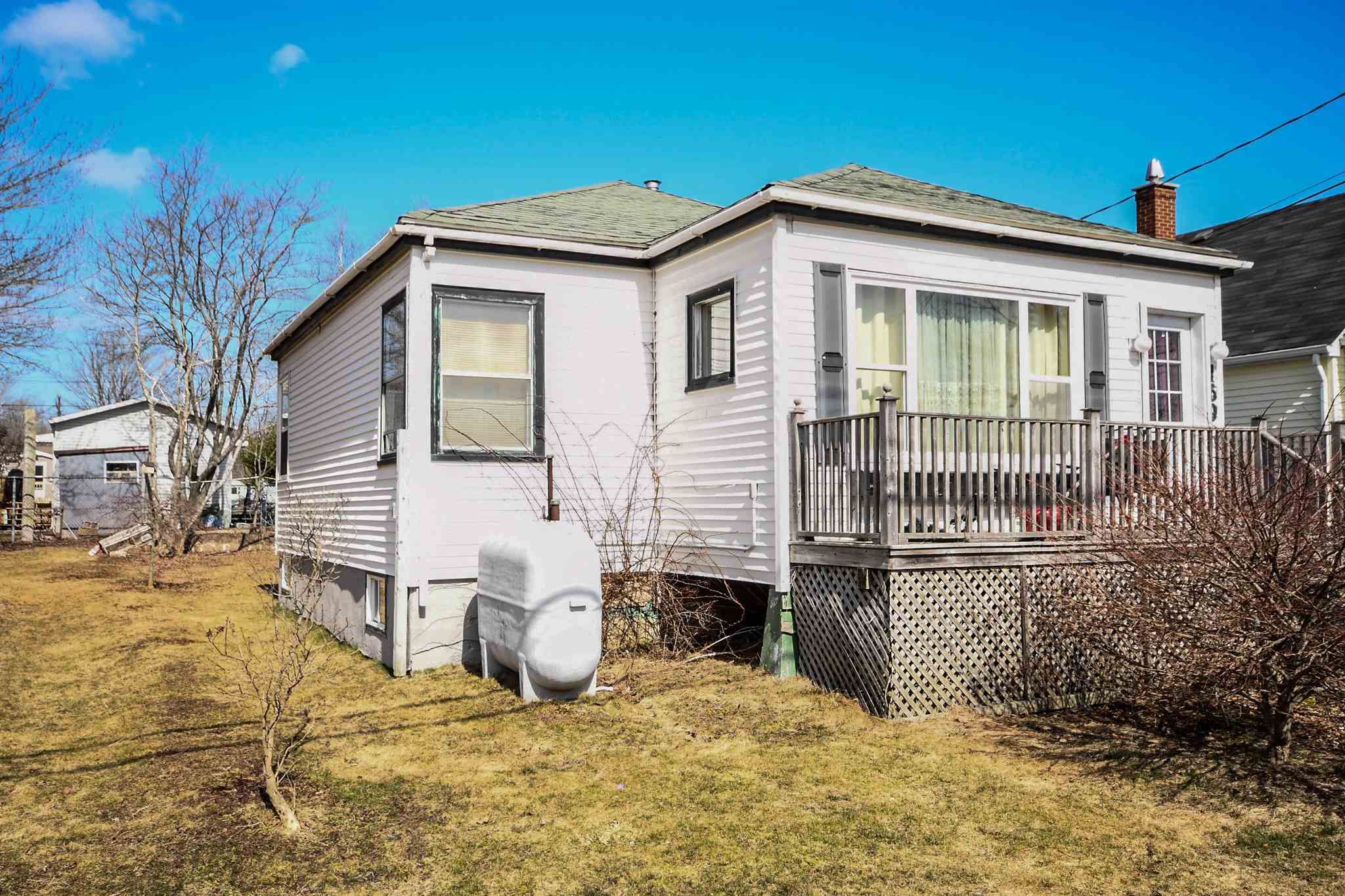 Photo 2: Photos: 169 Main Avenue in Fairview: 6-Fairview Residential for sale (Halifax-Dartmouth)  : MLS®# 202105999