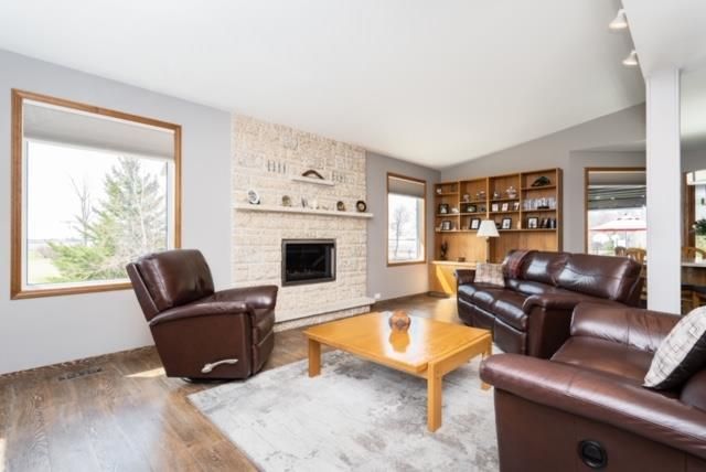 Photo 16: Photos: 1540 St Anne's Road in Winnipeg: South St Vital Residential for sale (2M)  : MLS®# 202009767