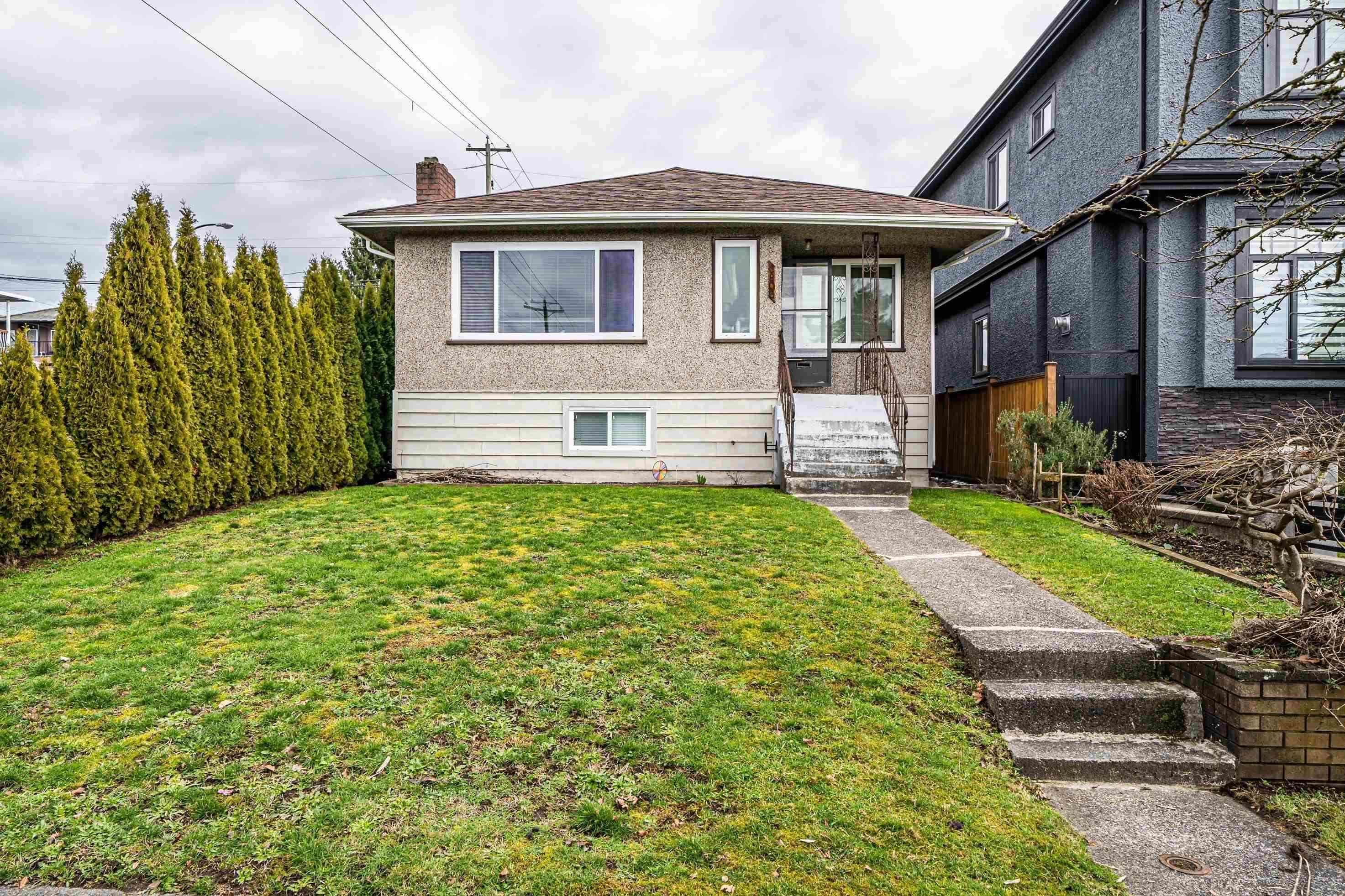 Main Photo: 6906 CULLODEN Street in Vancouver: South Vancouver House for sale (Vancouver East)  : MLS®# R2804926