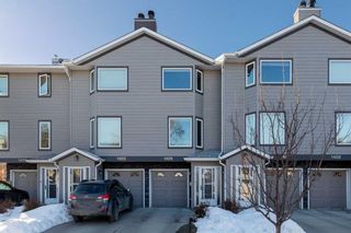 Main Photo: 1405 1 Street NE in Calgary: Crescent Heights Row/Townhouse for sale : MLS®# A2109249