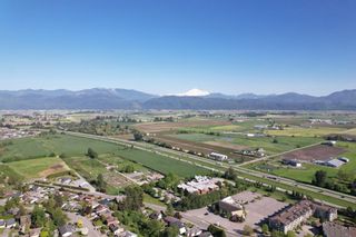 Photo 1: 35176 MARSHALL Road in Abbotsford: Abbotsford East House for sale : MLS®# R2875633