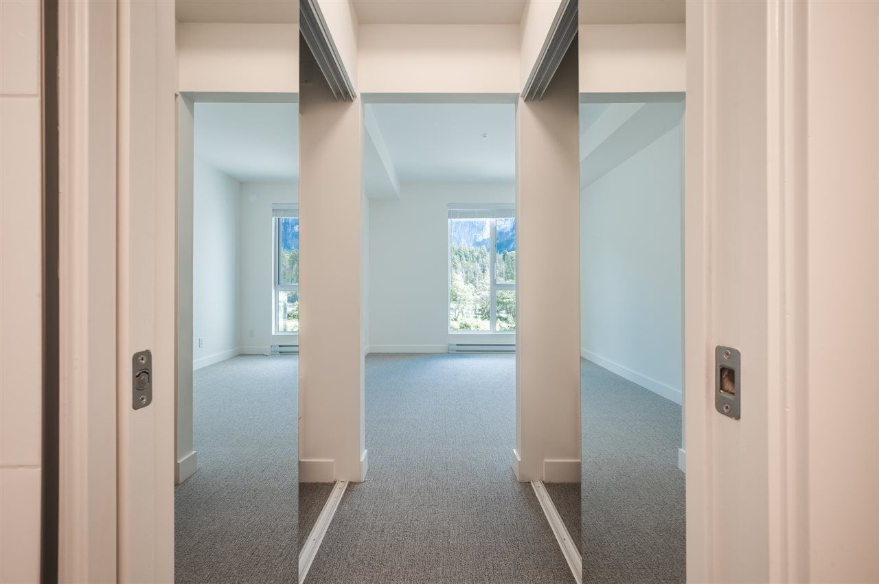 Photo 5: Photos: 410 37881 CLEVELAND Avenue in Squamish: Downtown SQ Condo for sale : MLS®# R2454752