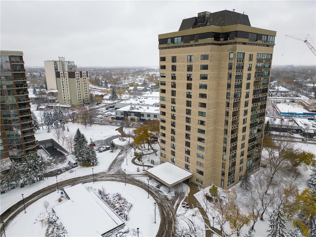 Main Photo: 1604 200 Tuxedo Avenue in Winnipeg: Tuxedo Condominium for sale (1E)  : MLS®# 202401107