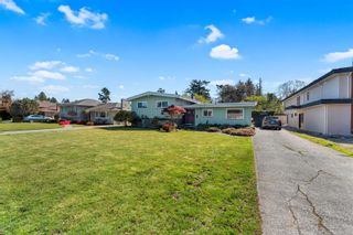 Photo 2: 3401 Woodburn Ave in Oak Bay: OB Henderson Single Family Residence for sale : MLS®# 963092