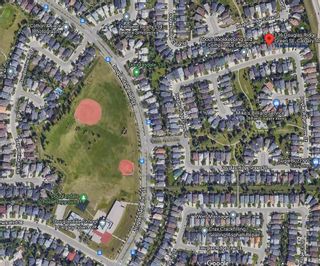 Photo 2: 136 Douglas Ridge Green SE in Calgary: Douglasdale/Glen Detached for sale : MLS®# A2023016