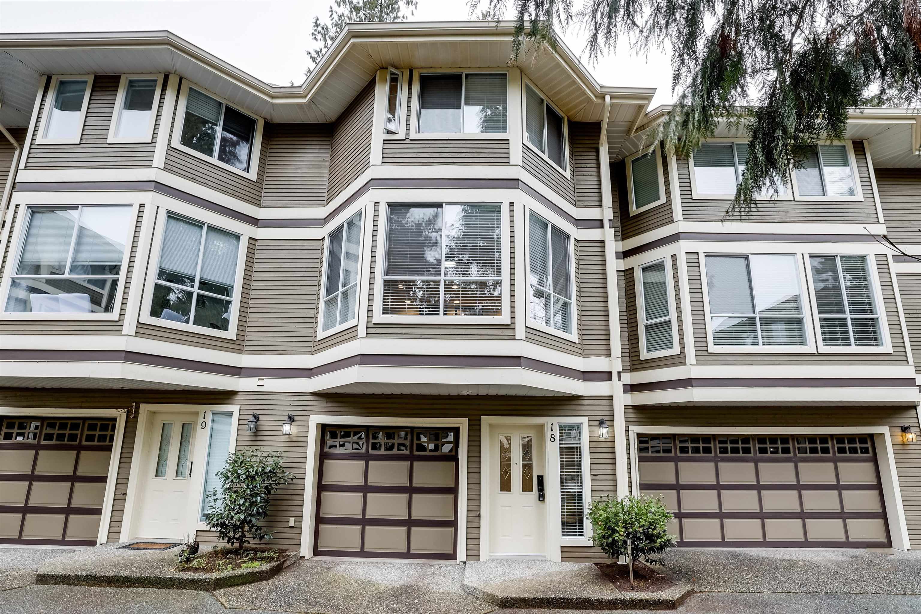 Main Photo: 18 3228 RALEIGH Street in Port Coquitlam: Central Pt Coquitlam Townhouse for sale in "Maple Creek" : MLS®# R2667116