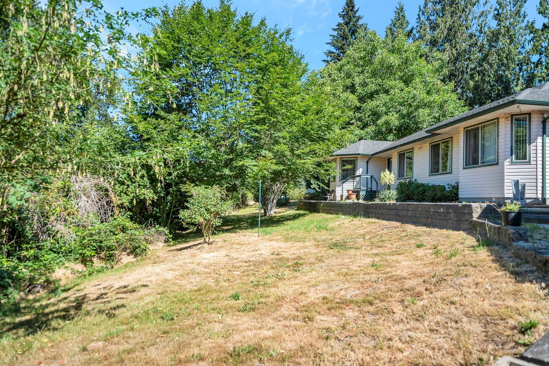 Main Photo: 32535 DEWDNEY TRUNK ROAD in Mission: Mission BC House for sale : MLS®# R2827300