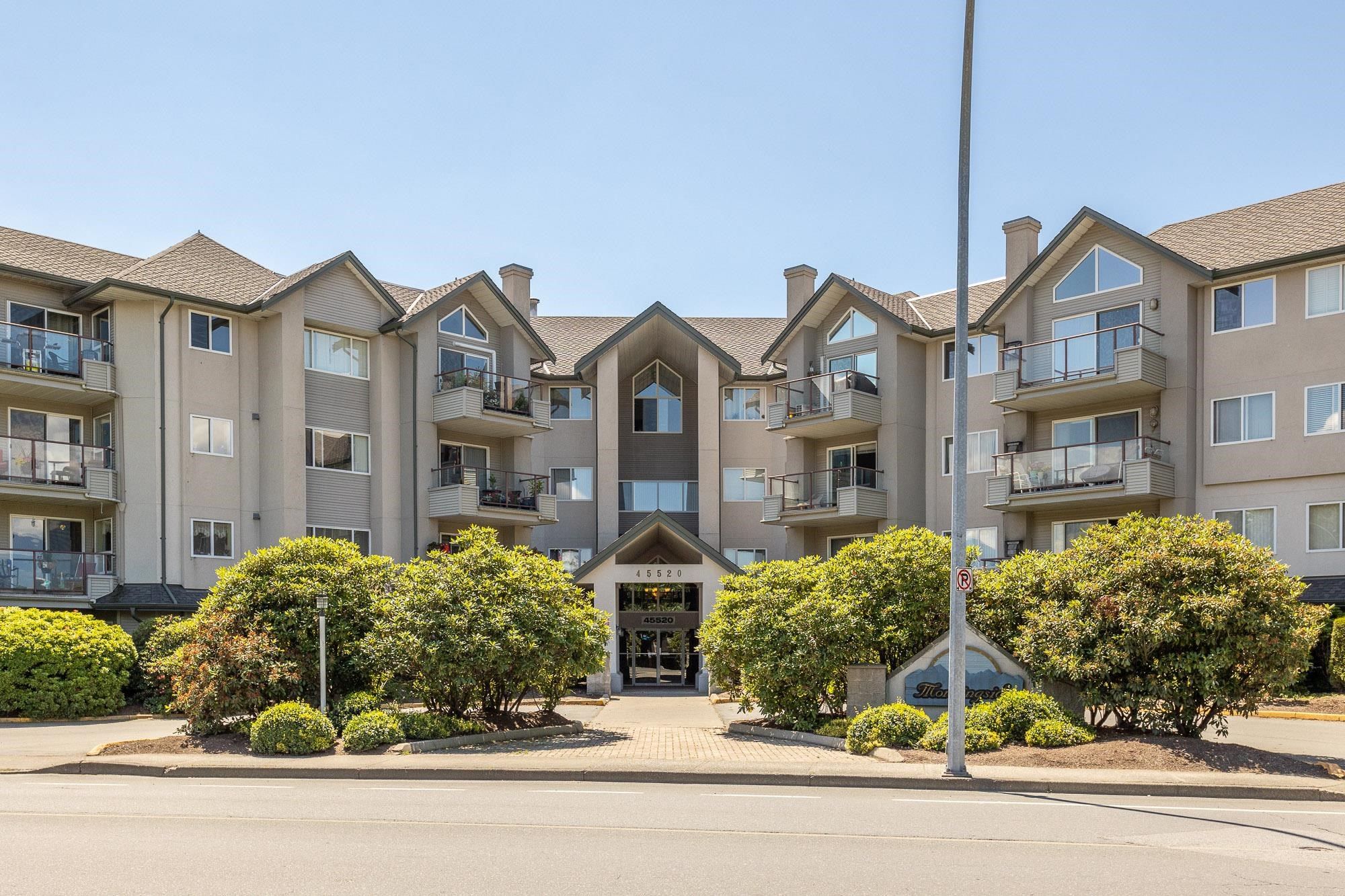 Main Photo: 408 45520 KNIGHT Road in Sardis: Sardis West Vedder Condo for sale in "Morningside" : MLS®# R2724749