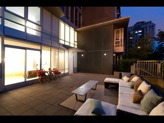 Photo 2: TH108 980 Cooperage Way in Vancouver: Yaletown Townhouse for sale (Vancouver West)  : MLS®# V1089222