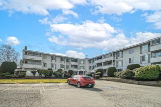 Main Photo: 301 32950 AMICUS Place in Abbotsford: Central Abbotsford Condo for sale in "The Haven" : MLS®# R2859386