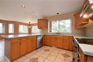 Photo 6: 2384 Fleetwood Crt in Langford: La Florence Lake House for sale : MLS®# 860735