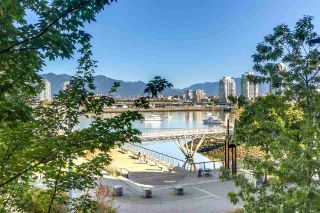 Photo 2: 301 150 ATHLETES Way in Vancouver: False Creek Condo for sale in "THE BRIDGE" (Vancouver West)  : MLS®# R2278421