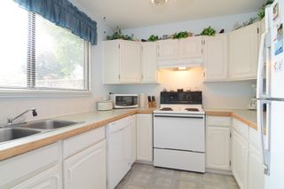 Photo 2: 3380 VINCENT Street in Port Coquitlam: Glenwood PQ Townhouse for sale : MLS®# R2075306