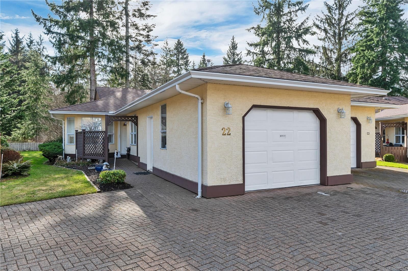 Main Photo: 22 605 Rockland Rd in Campbell River: CR Campbell River Central Row/Townhouse for sale : MLS®# 895757
