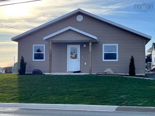 Photo 1: 356 King Edward Street in Glace Bay: 203-Glace Bay Residential for sale (Cape Breton)  : MLS®# 202408249