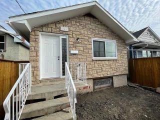 Photo 1: 799 Alexander Avenue in Winnipeg: Weston Residential for sale (5D)  : MLS®# 202128185