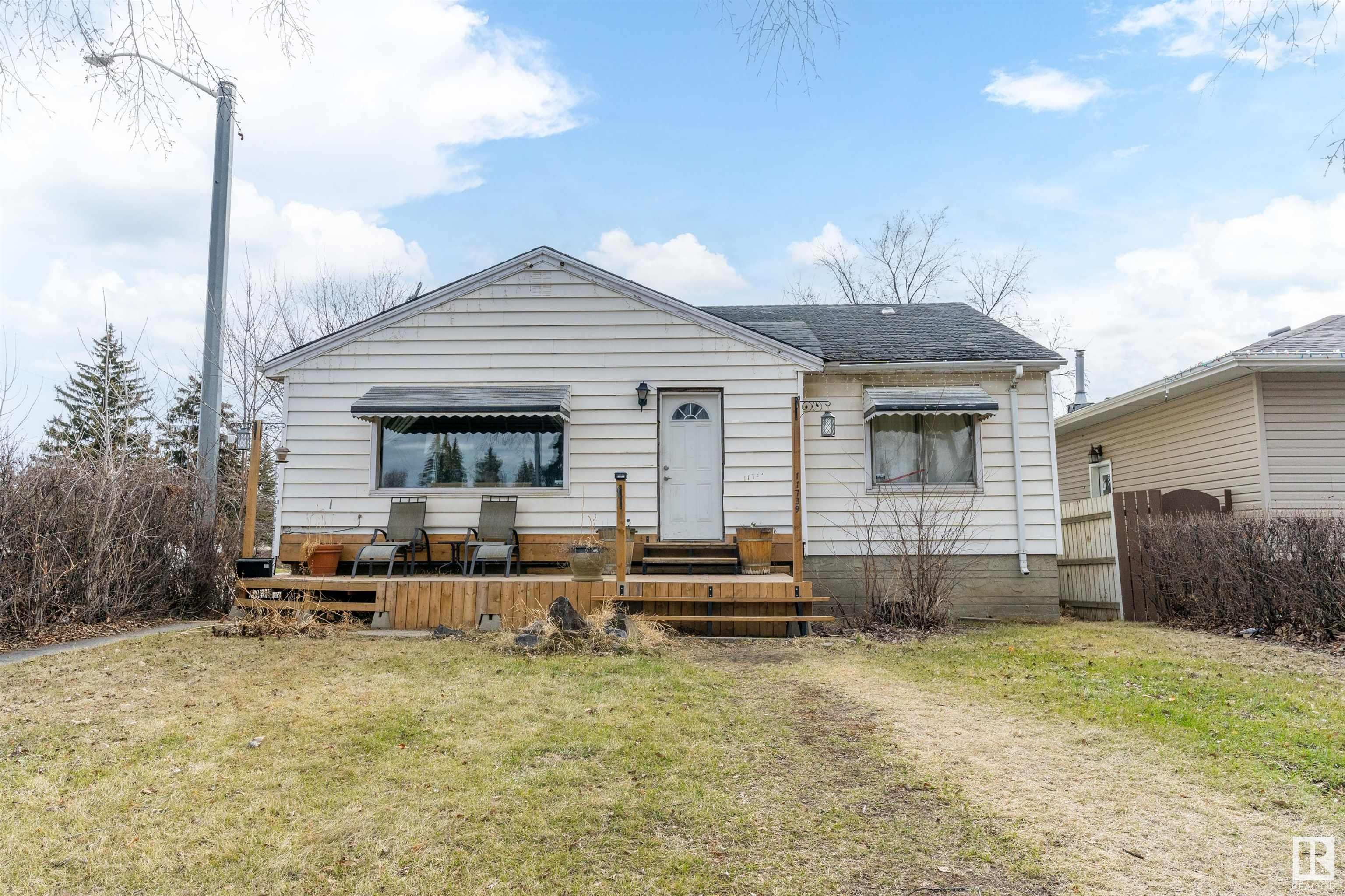 Main Photo: 11739 135A Street in Edmonton: Zone 07 House for sale : MLS®# E4336916