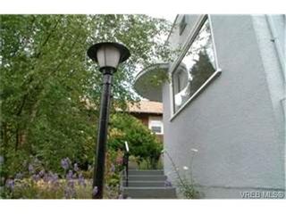 Photo 2: 316 Raynor Ave in VICTORIA: VW Victoria West Half Duplex for sale (Victoria West)  : MLS®# 413204