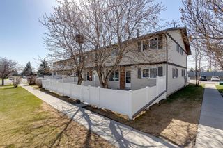 Photo 1: 46 740 Bracewood Drive SW in Calgary: Braeside Row/Townhouse for sale : MLS®# A2047485