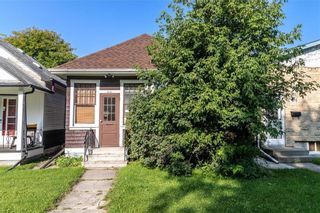 Photo 1: 242 Parkview Street in Winnipeg: St James Residential for sale (5E)  : MLS®# 202220824
