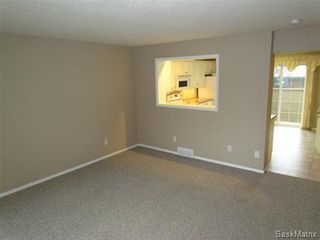 Photo 2: 2752 CRANBOURN Crescent in Regina: Windsor Park Condominium for sale (Regina Area 04)  : MLS®# 495528