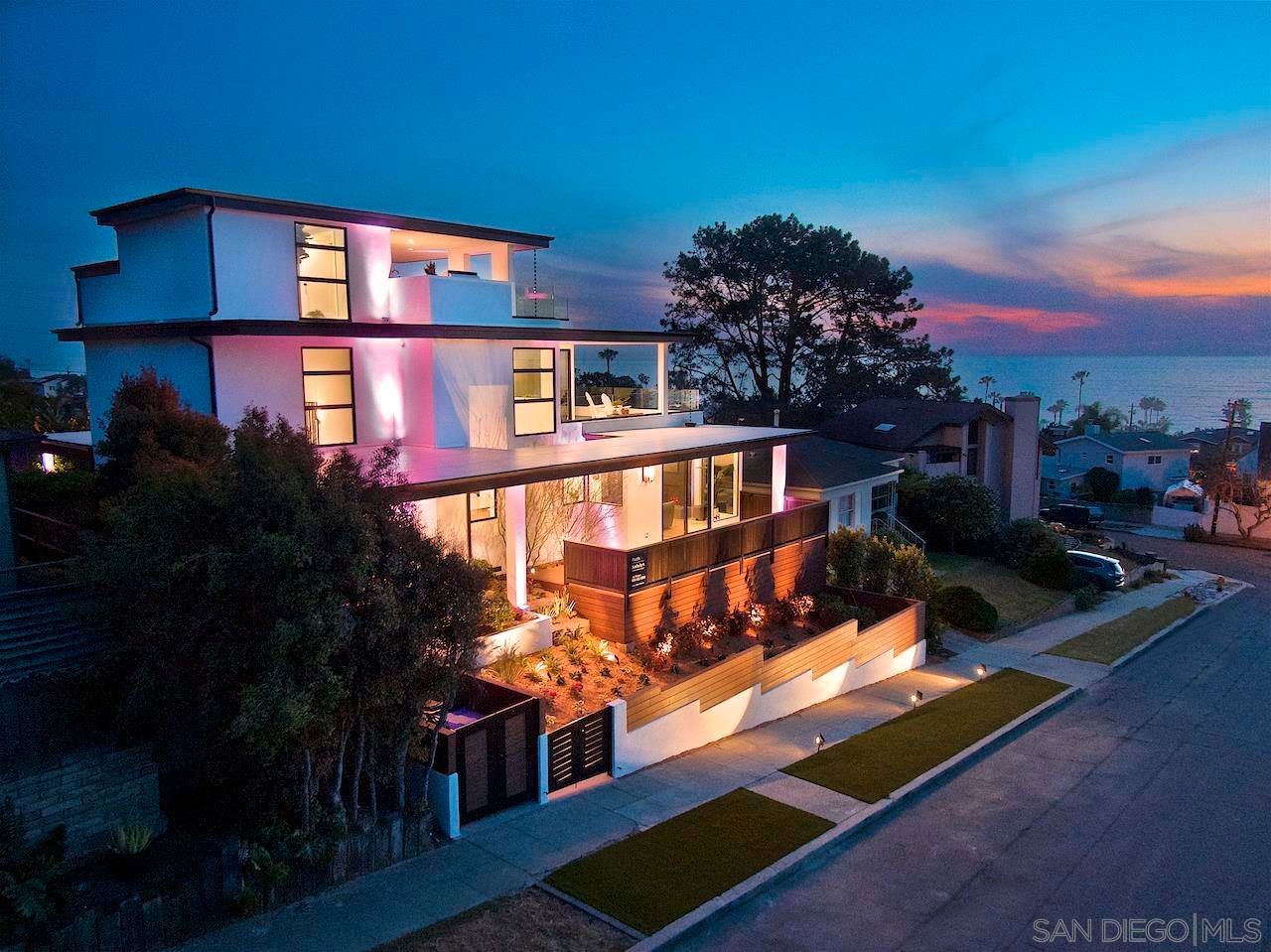 Main Photo: POINT LOMA House for sale : 4 bedrooms : 4415 Piedmont Dr. in San Diego