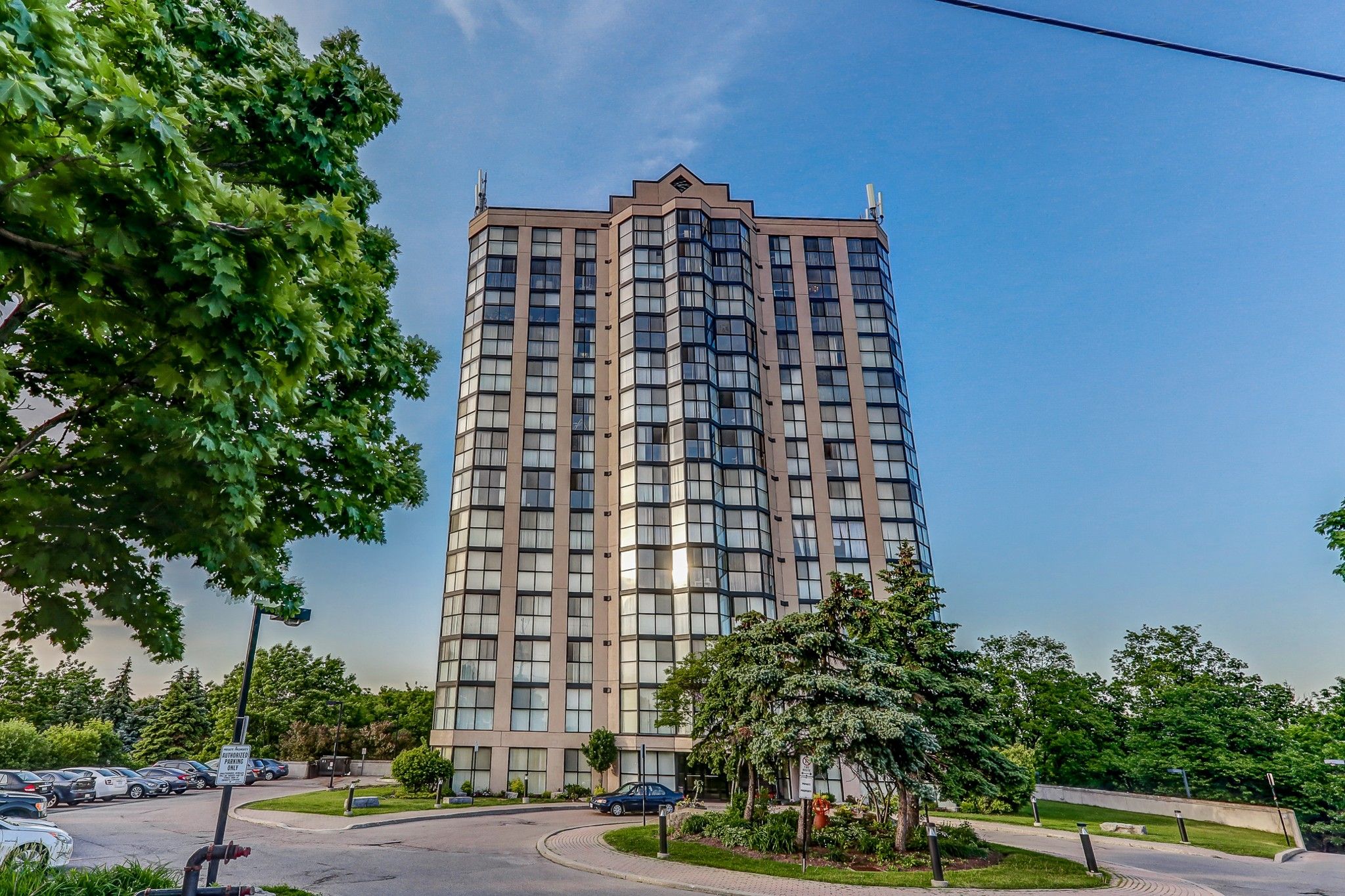Main Photo: Lp03 600 Rexdale Boulevard in Toronto: West Humber-Clairville Condo for sale (Toronto W10)  : MLS®# W4155093