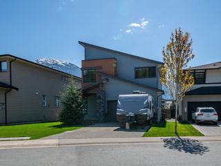 Main Photo: 39334 FALCON Crescent in Squamish: Brennan Center House for sale in "Ravenswood" : MLS®# R2891539