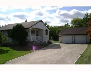 Photo 1: 722 FOXGROVE Avenue in WINNIPEG: Birdshill Area Residential for sale (North East Winnipeg)  : MLS®# 2907816