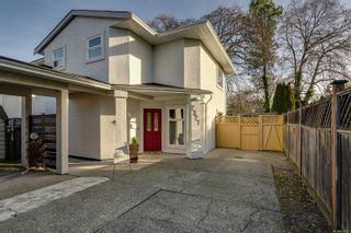 Photo 1: 2327 Victor St in Victoria: Vi Fernwood Half Duplex for sale : MLS®# 951023