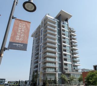 Photo 1: 102 200 NELSON'S Crescent in New Westminster: Sapperton Condo for sale in "SAPPERTON" : MLS®# R2358881