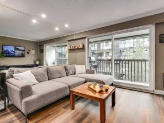 Photo 3: 313 270 W 3RD Street in North Vancouver: Lower Lonsdale Condo for sale in "HAMPTON COURT" : MLS®# R2751151