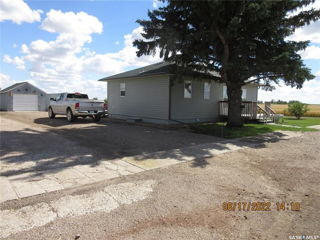 Main Photo: 101 Saskatchewan Avenue in Tramping Lake: Residential for sale : MLS®# SK925996