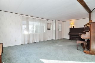 Photo 4: 40 2305 200 Street in Langley: Brookswood Langley Manufactured Home for sale in "Cedar Lane Park" : MLS®# R2524495