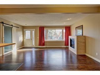 Photo 5: 4704 5 Avenue SW in Calgary: Wildwood House for sale : MLS®# C4015444