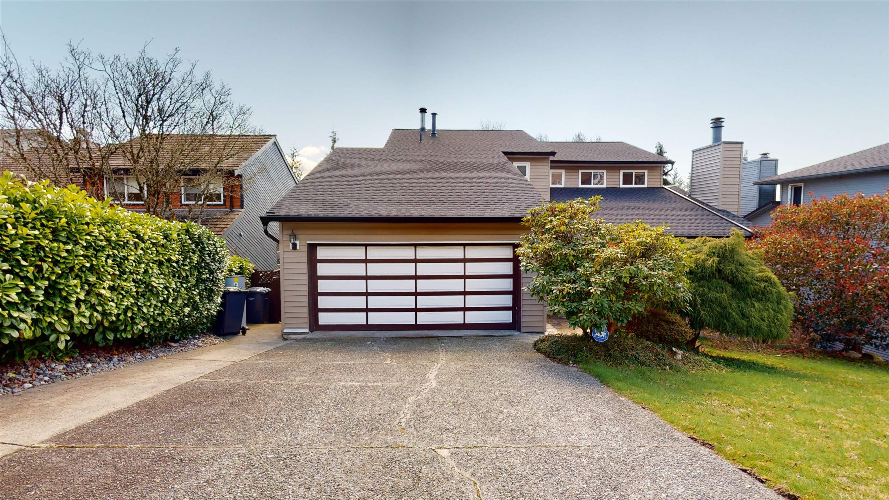 Main Photo: 2562 STEEPLE Court in Coquitlam: Upper Eagle Ridge House for sale : MLS®# R2812435
